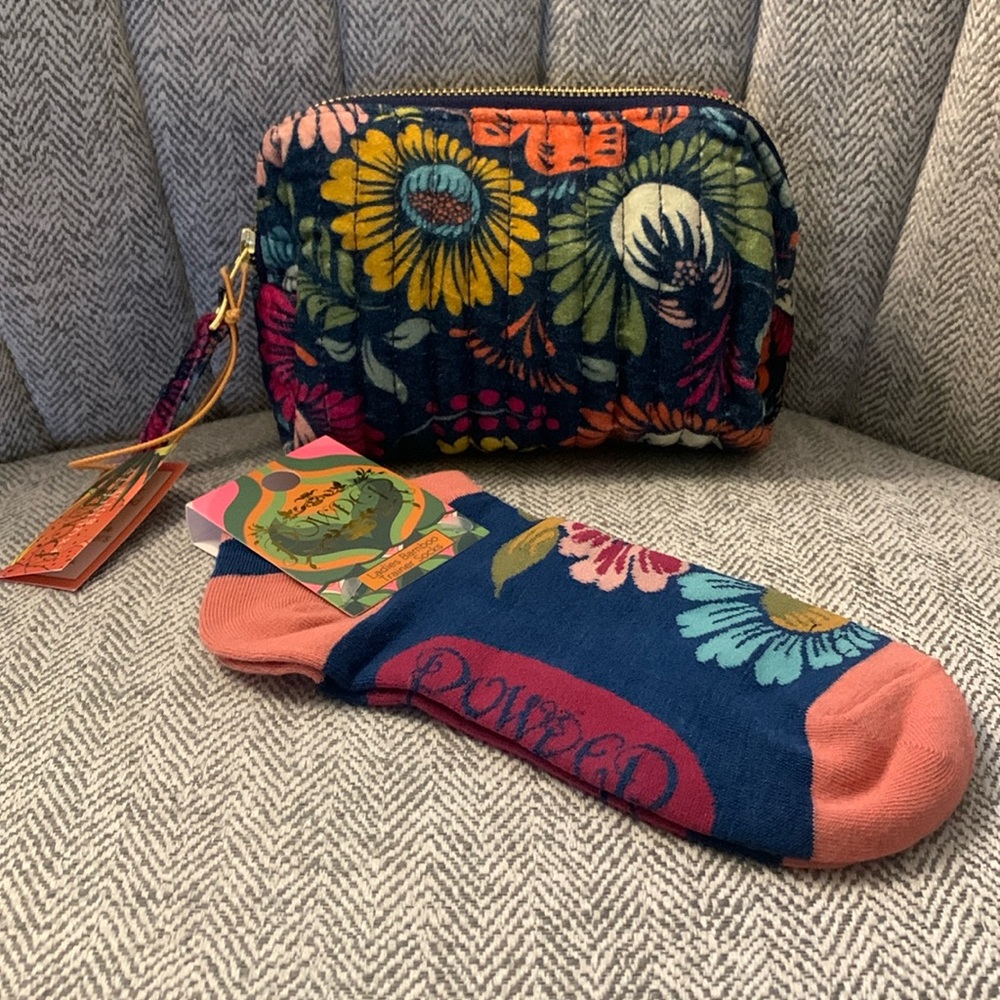 Powder Cosmetic Bag & Socks NWT - Picture 2 of 16